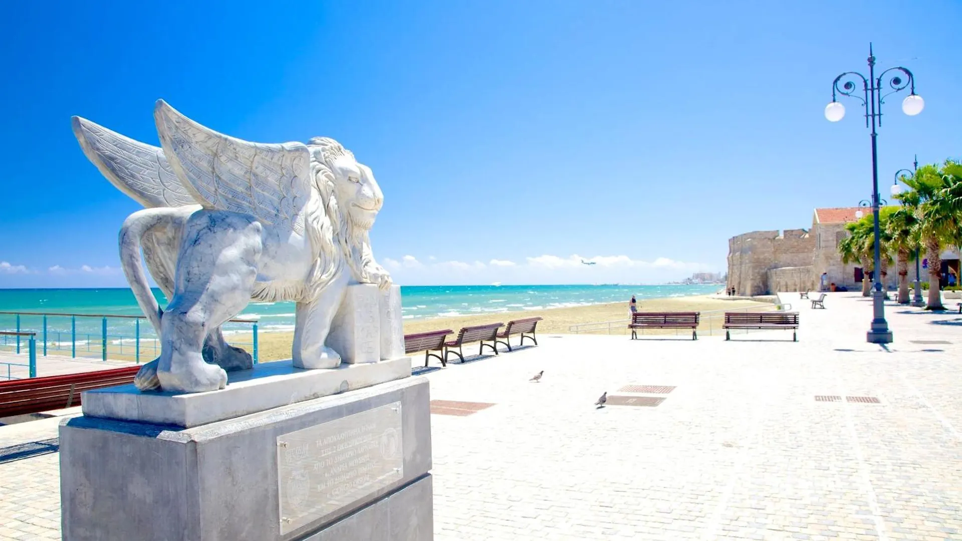 Modern Larnaca Beach Apartment Kıbrıs
